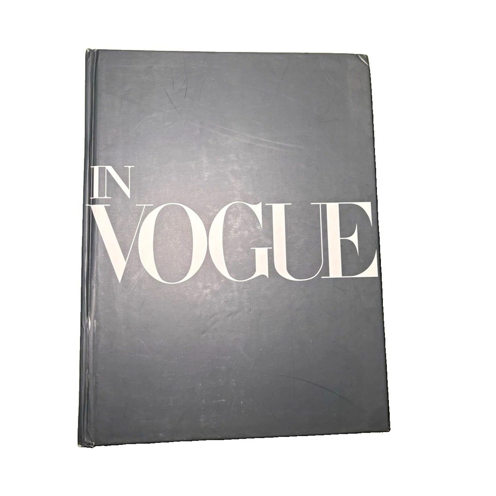 In Vogue Illustrated Hardcover English Nonfiction Fashion